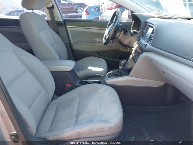5NPD84LF2HH013588 Hyundai ELANTRA SE