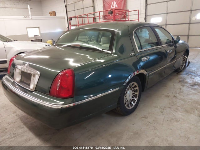 Продаж на аукціоні авто 2001 Lincoln Town Car Signature, vin: 1LNHM82W31Y710726, номер лоту: 41815470