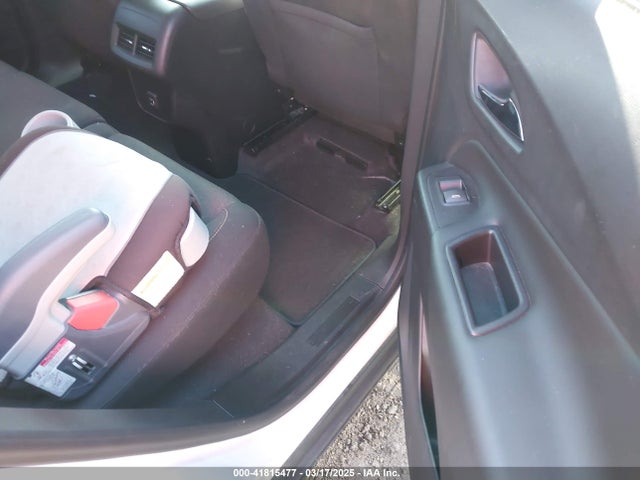 2GNAXUEV6K6183367 Chevrolet EQUINOX LT