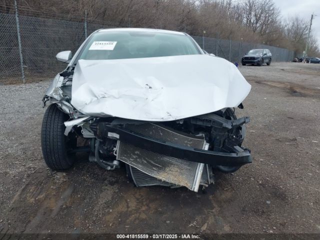 5NPD74LF5JH372135 Hyundai ELANTRA SE
