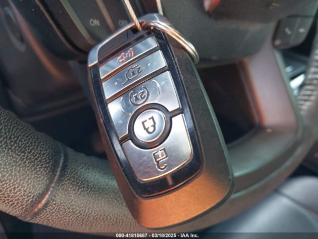 1FMJU1HT5JEA18863 Ford Expedition Xlt