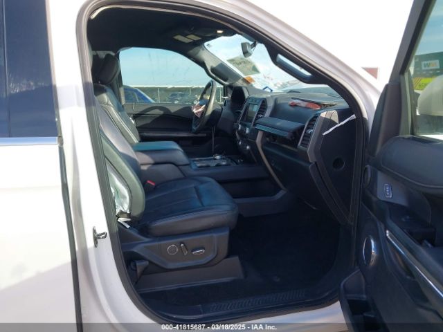 1FMJU1HT5JEA18863 Ford Expedition Xlt