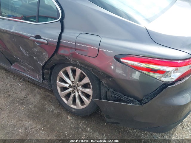 4T1B11HK1JU568586 Toyota CAMRY LE
