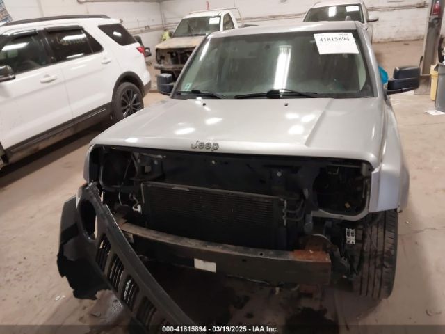 1C4NJRFBXGD647184 Jeep Patriot Latitude