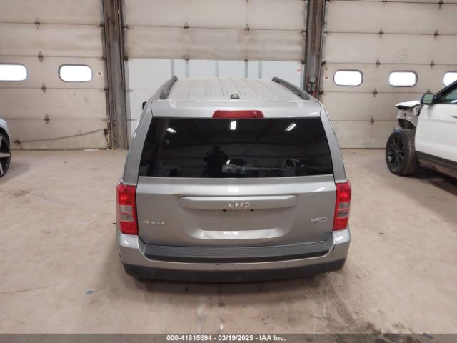 1C4NJRFBXGD647184 Jeep Patriot Latitude