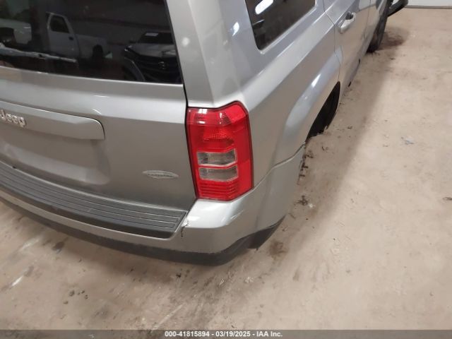 1C4NJRFBXGD647184 Jeep Patriot Latitude