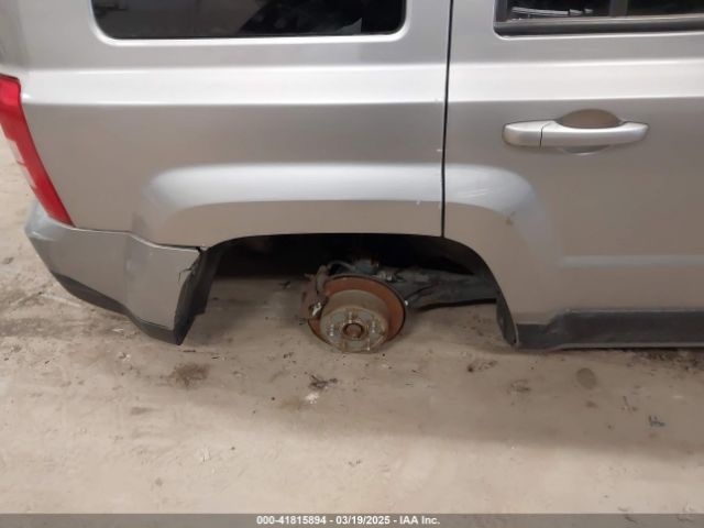 1C4NJRFBXGD647184 Jeep Patriot Latitude