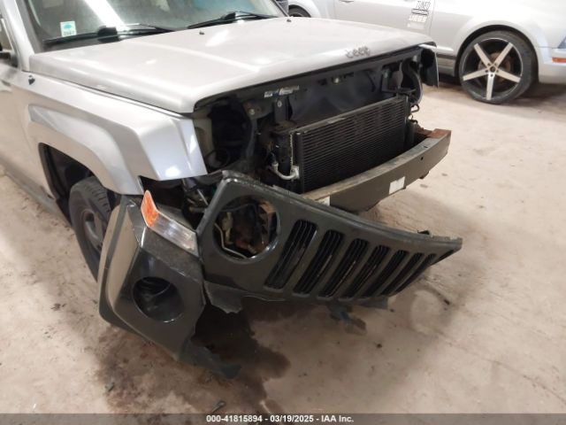 1C4NJRFBXGD647184 Jeep Patriot Latitude