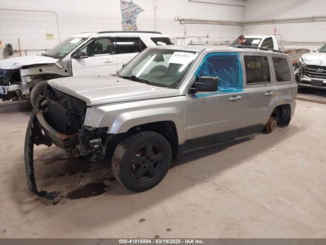 1C4NJRFBXGD647184 Jeep Patriot Latitude
