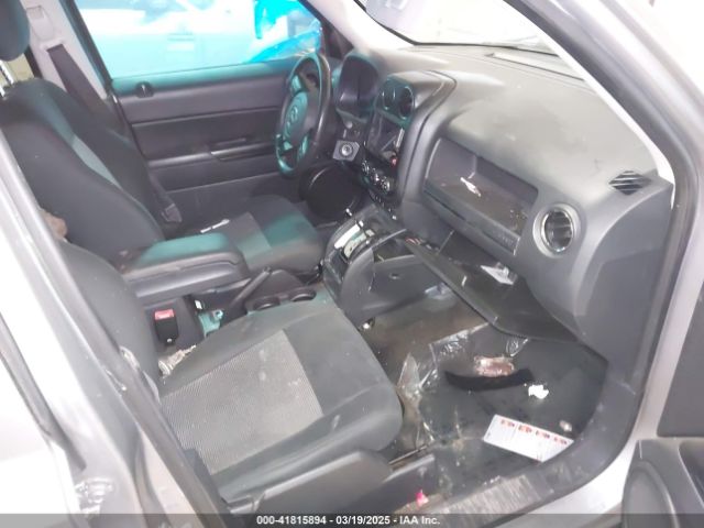 1C4NJRFBXGD647184 Jeep Patriot Latitude
