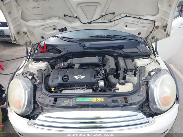 2010 MINI COOPER WMWMF3C59ATZ24989 Photo 9