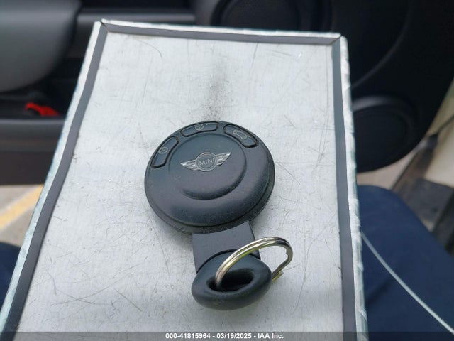 2010 MINI COOPER WMWMF3C59ATZ24989 Photo 10