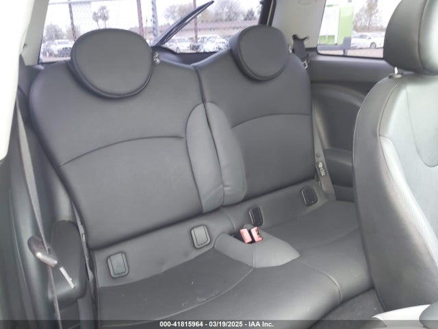 2010 MINI COOPER WMWMF3C59ATZ24989 Photo 7