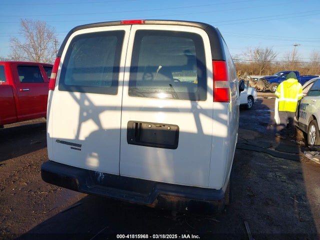 Chevrolet Express 1500 Work Van 2014 1GCSGAFX3E1131469 Image 16