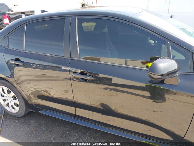 Toyota COROLLA LE 2022 JTDEPMAE4NJ210119 Image 13