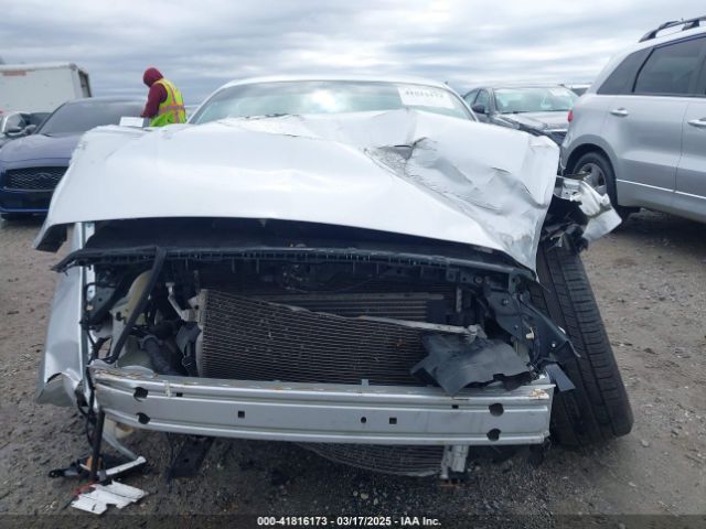 1FA6P8AM2H5236742 Ford Mustang V6