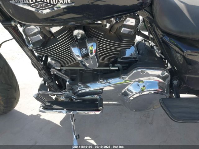 2018 HARLEY-DAVIDSON FLHR 1HD1FBC10JB657209 Photo 8