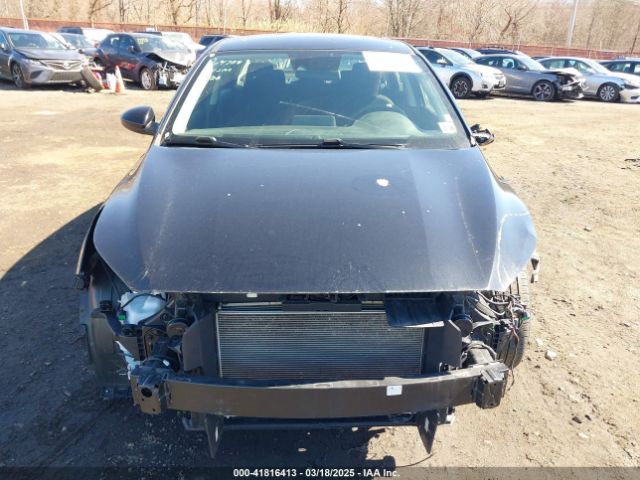 3KPF24AD1ME326593 KIA Forte Lxs