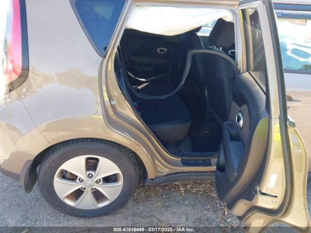 KNDJN2A26F7211057 KIA Soul