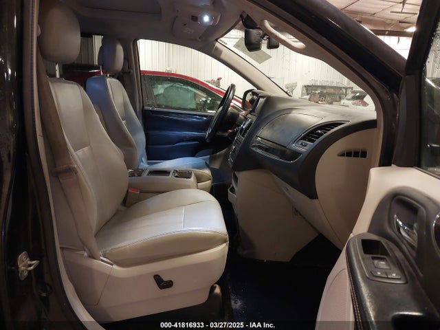 2C4RC1CG5GR159979 Chrysler Town & Country Touring-l Anniversary Edition