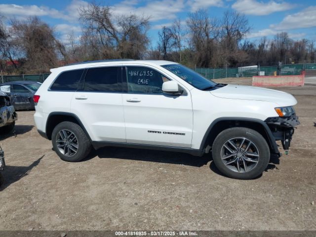 1C4RJFAG0JC197738 Jeep Grand Cherokee Laredo E 4x4