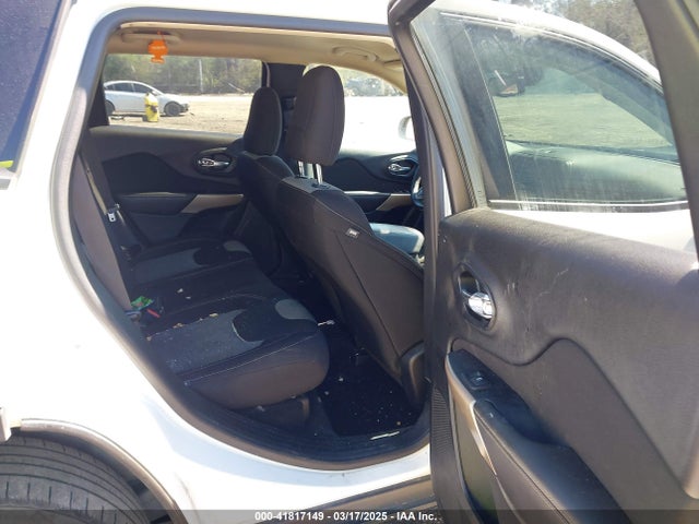 1C4PJLAB1HD240854 Jeep Cherokee Altitude Fwd