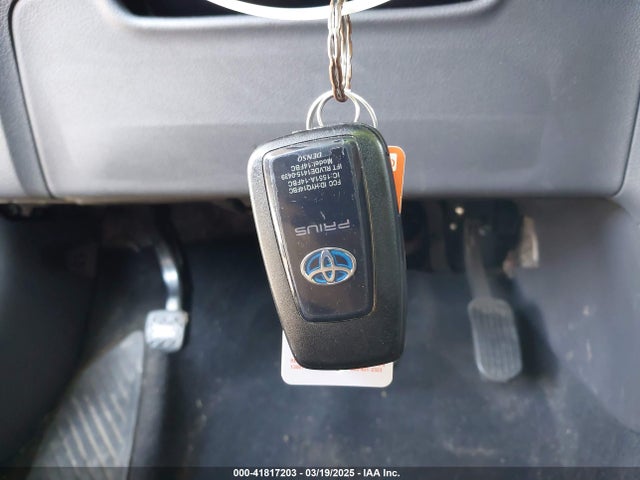 Toyota Prius Two 2016 JTDKBRFU9G3516237 Image 11