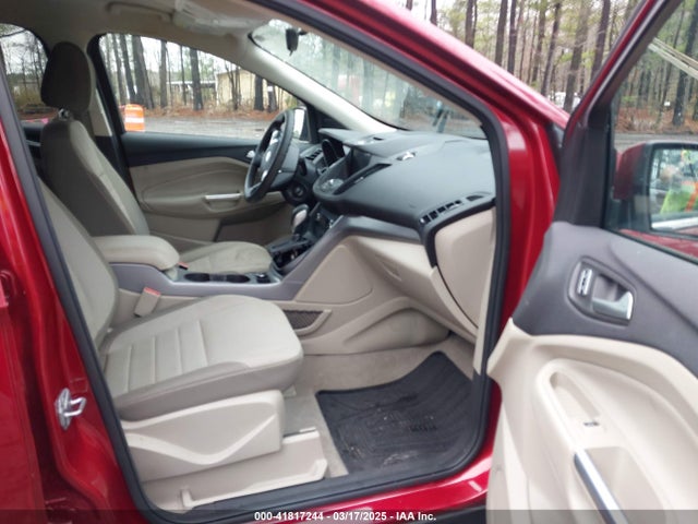 1FMCU9GX5GUC74771 Ford ESCAPE SE