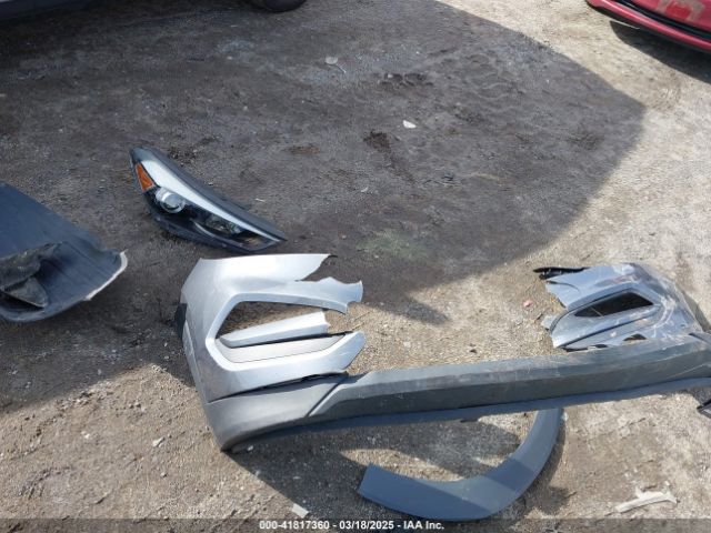 KM8J3CA45HU288936 Hyundai TUCSON SE