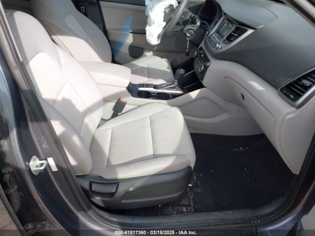 KM8J3CA45HU288936 Hyundai TUCSON SE