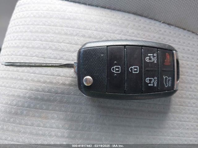 KNDMB5C12H6229530 KIA SEDONA LX