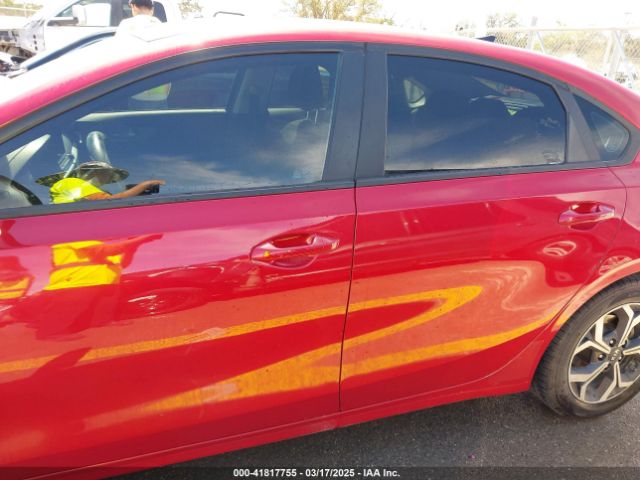 3KPF24AD9ME330665 KIA Forte Lxs