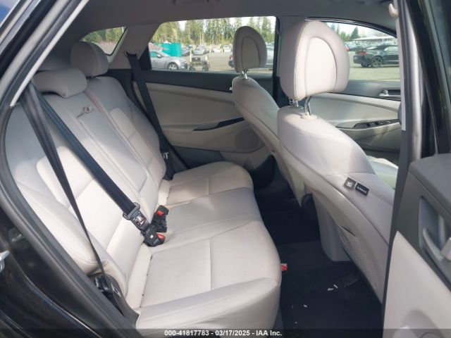 KM8J33A4XHU492339 Hyundai TUCSON SE
