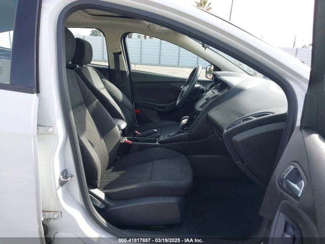 1FADP3K28GL364288 Ford FOCUS SE