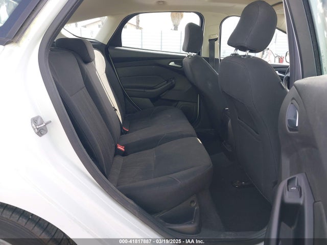 1FADP3K28GL364288 Ford FOCUS SE