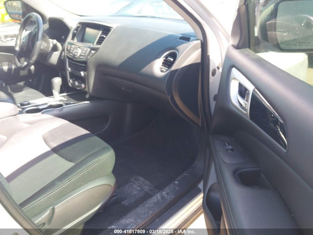5N1DR2MM0JC654685 Nissan Pathfinder Sv