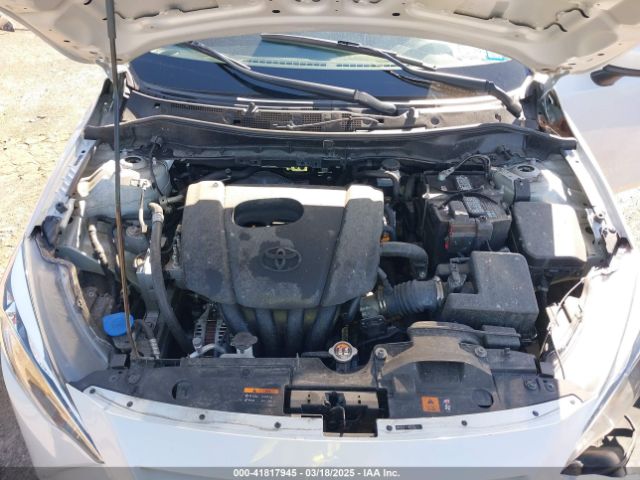 3MYDLBYV9KY523922 Toyota YARIS LE
