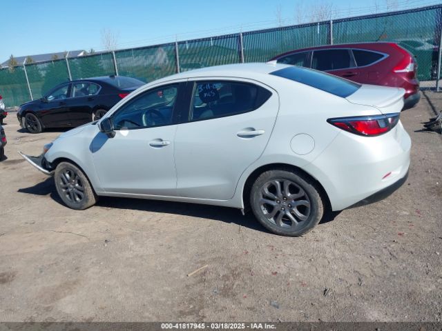 3MYDLBYV9KY523922 Toyota YARIS LE