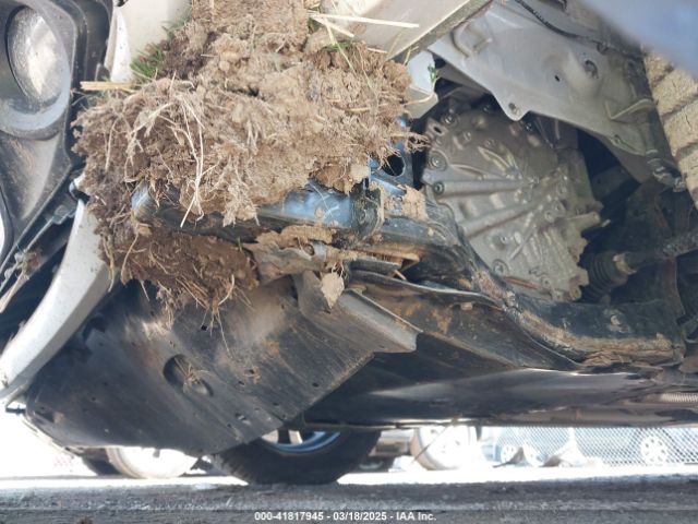 3MYDLBYV9KY523922 Toyota YARIS LE