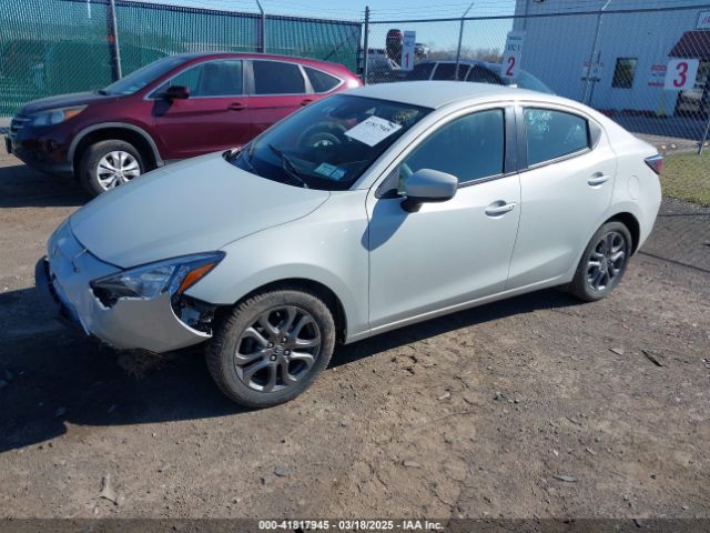 3MYDLBYV9KY523922 Toyota YARIS LE