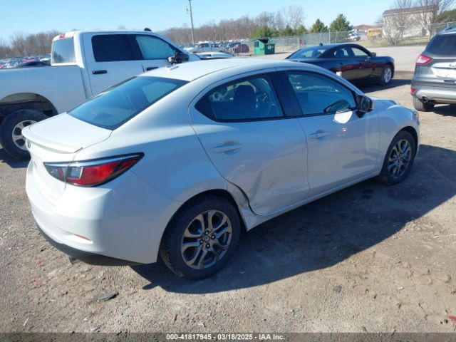 3MYDLBYV9KY523922 Toyota YARIS LE