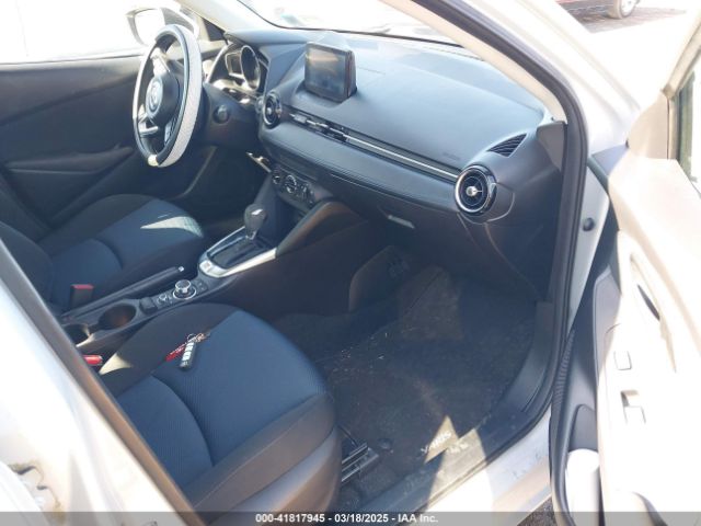 3MYDLBYV9KY523922 Toyota YARIS LE