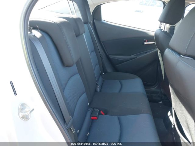 3MYDLBYV9KY523922 Toyota YARIS LE