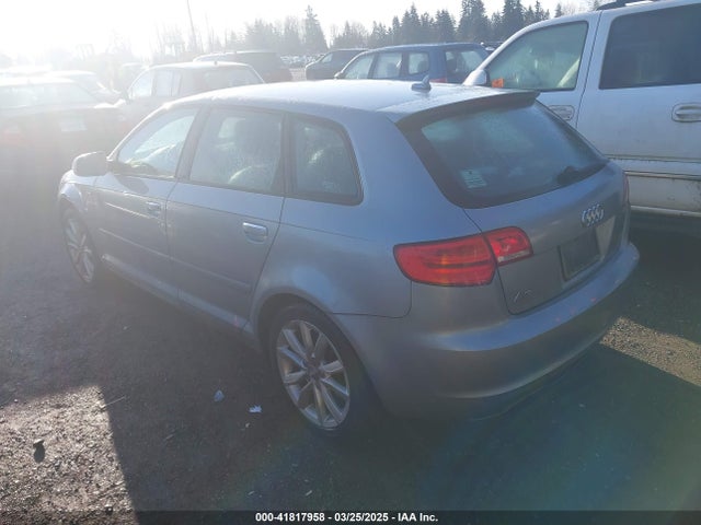 2011 AUDI A3 WAUFEAFM3BA039722 Photo 2