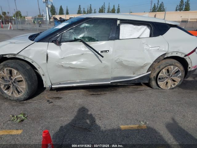 KNDC34LA1R5214852 KIA Ev6 Light Long Range