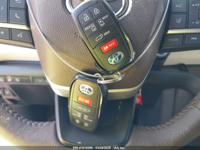 5TDERKEC4NS096097 Toyota Sienna Platinum