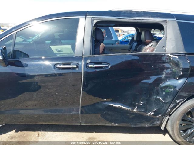 5TDERKEC4NS096097 Toyota Sienna Platinum