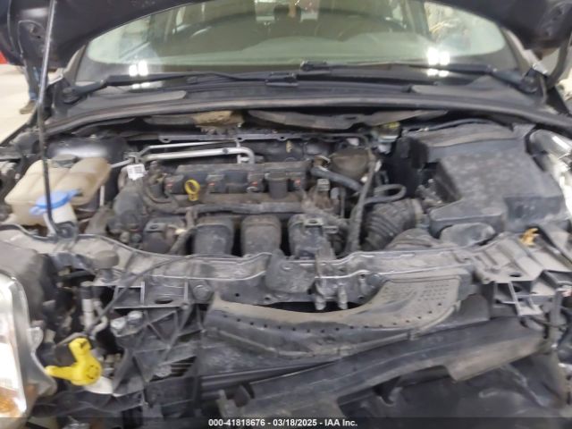 1FADP3K28EL318859 Ford FOCUS SE