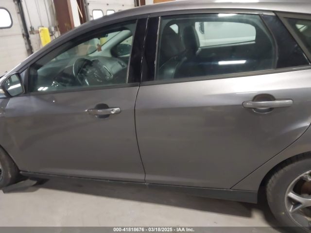 1FADP3K28EL318859 Ford FOCUS SE
