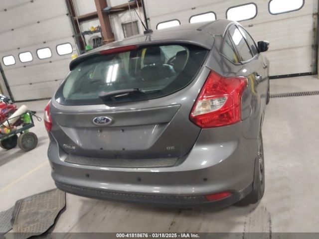 1FADP3K28EL318859 Ford FOCUS SE